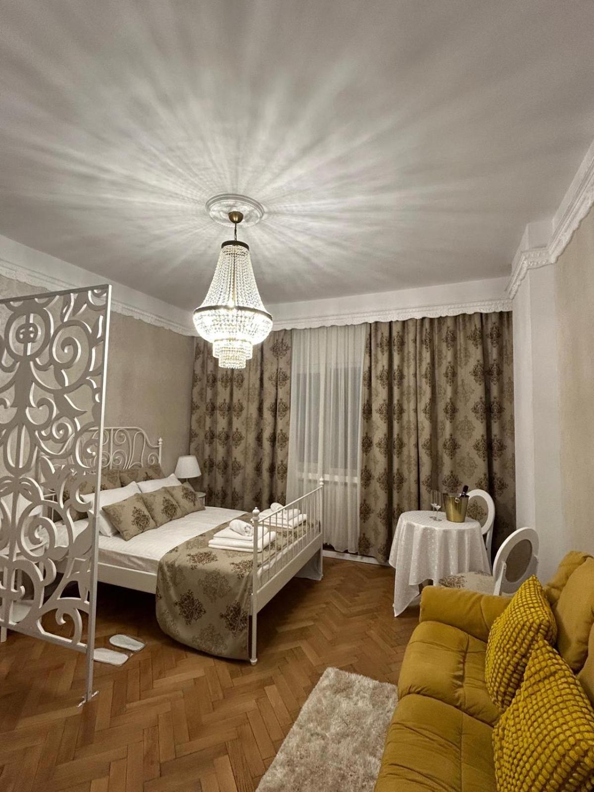Elegant - Square Bucarest